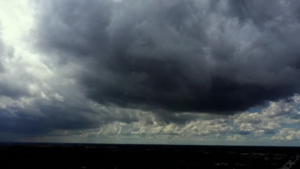 速い移動暗い嵐の雲4K — ストック動画