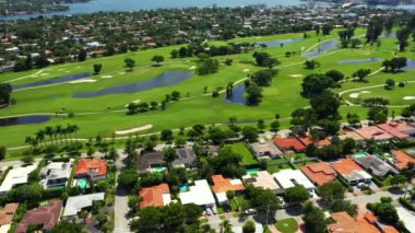 Normandiya Kıyısı Miami Plajı Evleri Golf sahasında