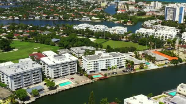 Yüzme Havuzları Olan Miami Plajı Ndaki Evler — Stok video
