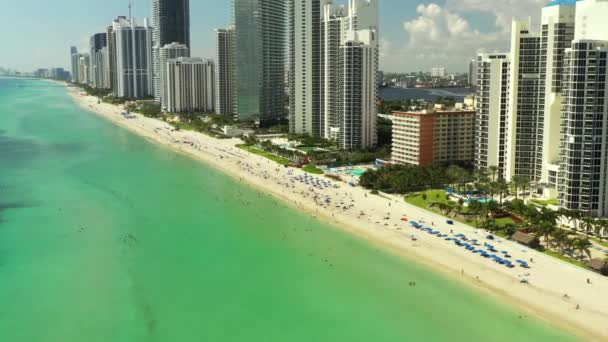 Havadan Yaklaşan Miami Plajı Kalabalığı Covid Coronavirus Salgınını Tekrar Başlatıyor — Stok video