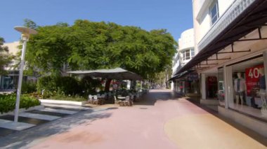 Miami, FL, ABD - 25 Eylül 2020 Lincoln Road Miami Beach FL 6K yavaş çekim