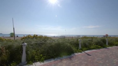 Plaj kumulları manzarası 6k yavaş çekim Miami Beach FL USA