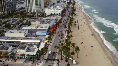 Hava desteği Fort Lauderdale Plajı 'nın yoğun turizm merkezini vurdu.