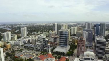 Fort Lauderdale FL ABD şehir merkezindeki insansız hava aracı yörüngesi