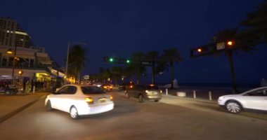 Fort Lauderdale, FL, ABD - 4 Ekim 2020: Las Olas Bulvarı gece videosu