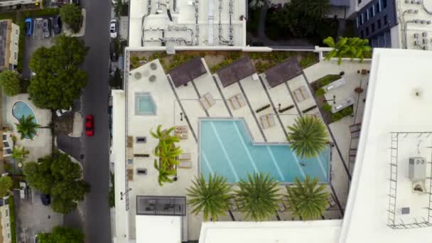 美国佛罗里达州劳德代尔堡Flagler村天台游泳池 — 图库视频影像