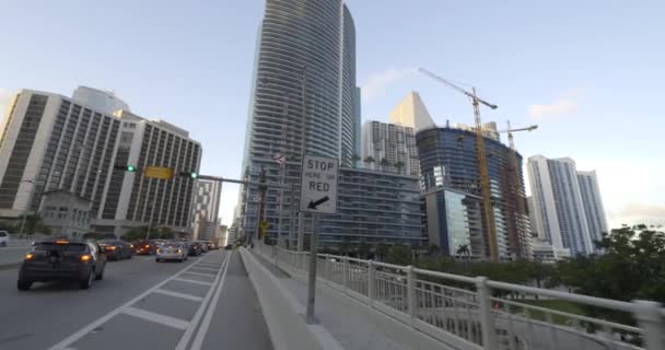 Miami アメリカ 2020年10月10日 Vbrickell Bridge Epic Hotel Downtown Miami C4K — ストック動画