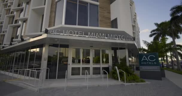 Miami, FL, USA - 10. Oktober 2020: Bewegungsvideo AC Hotel Miami Midtown c4k