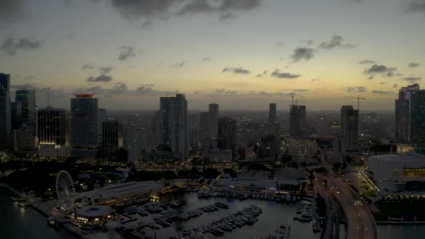 Lucht Panning Schot Downtown Miami Zonsondergang — Stockvideo
