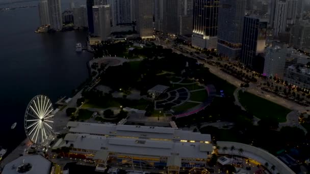 Miami Şehir Merkezindeki Hava Görüntüleri Günbatımını Gösteriyor — Stok video