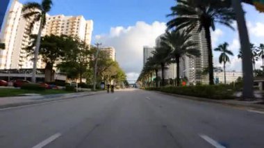 Hollywood, FL, ABD - 10 Ekim 2020: Bisikletçiler Gopro Kahramanı 9 'a dikiz aynasından 5k' lık bir görüntü ve hiperyumuşak bir görüntü paylaşıyorlar