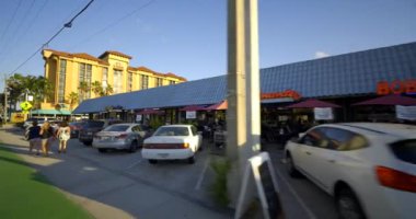 Deerfield Beach, FL, ABD - 20 Ekim 2020 Deerfield Beach FL mağazaları ve otelleri 4k dci