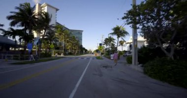 Deerfield Plajı, FL, ABD - 20 Ekim 2020: Kuzey Okyanus Yolu Deerfield Plajı FL 4k dci