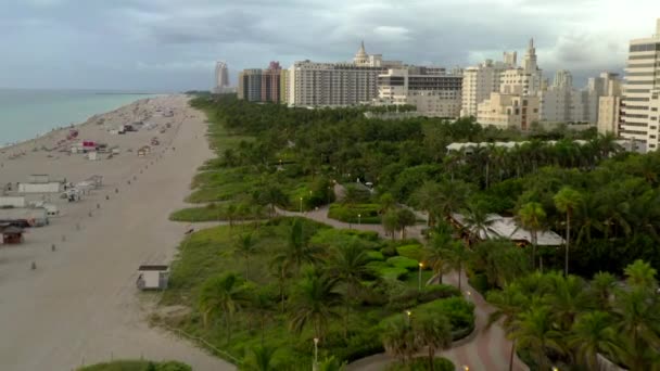 Navíjení Chodník Miami Beach Atlantic Greenway Letecké Drone Video — Stock video