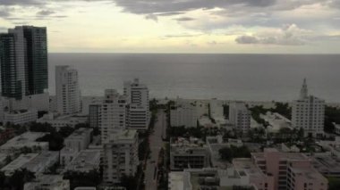 İHA videosu Raleigh Hotel Miami South Beach FL 'i gösteriyor.