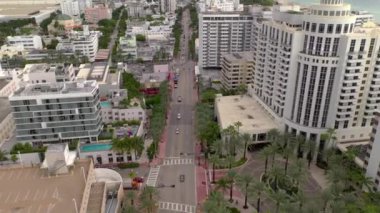 Miami Beach, FL, ABD - 20 Ekim 2020: Iberostar Berkeley Shore Hotel Miami Beach FL 'in insansız hava aracı görüntüleri