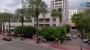 Miami Beach, FL, ABD - 20 Ekim 2020 Hava Videosu The Berkeley Shore Hotel Miami Beach Collins Avenue