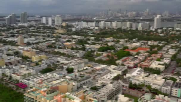 Luchtfoto Miami Beach Snelle Pan Vliegen Collins Avenue — Stockvideo