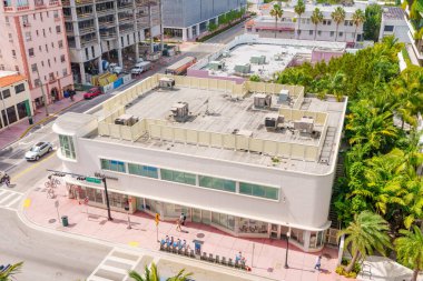 Miami Beach, FL, ABD - 1 Mart 2024: Walgreens Miami Beach Collins Caddesi 23.