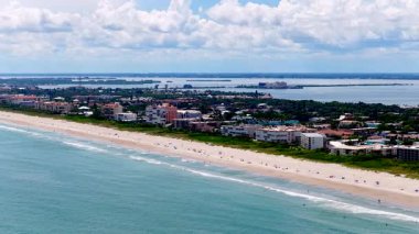 Cape Canaveral Sahili tatil beldesini ziyaret edin.