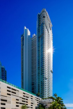 Miami, FL, ABD - 11 Eylül 2025: Biscayne Sahili Apartman Kulesi 2017 'de tamamlandı