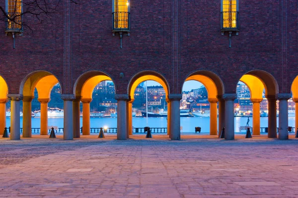 市政厅庭院廊在晚上 斯德哥尔摩 — 图库照片