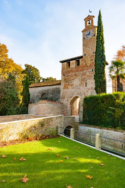 Noordelijke Toren Gracht Van Middeleeuws Dorp Cordovado Friuli Venezia Giulia — Stockfoto