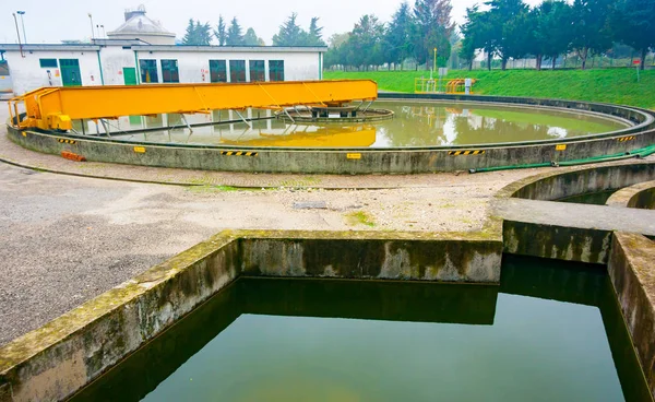 Réservoir Primaire Sédimentation Dans Une Usine Traitement Des Eaux Usées — Photo