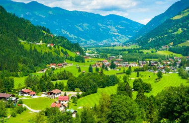 Gastein Valley kuzeye doğru kötü Hof Bad Gastein, Salzburg, Avusturya görülen Gastein açma