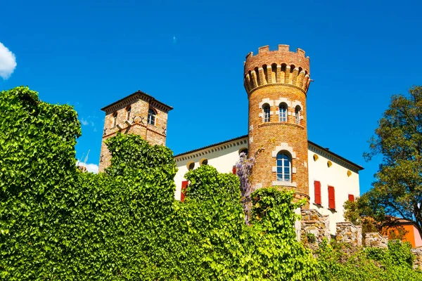 Buttrio Castelo Torre Tijolo Visto Partir Outide Perímetro Parede Com — Fotografia de Stock