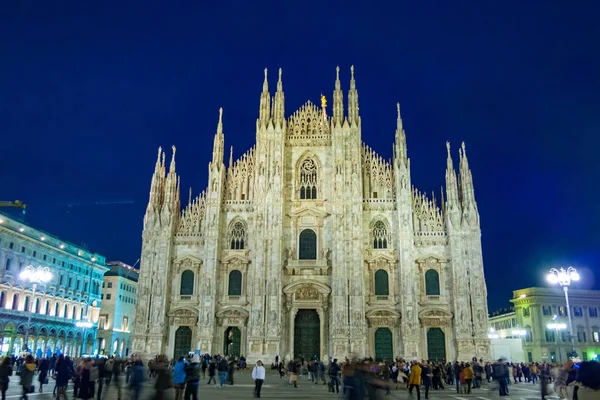 Night View Crowded Piazza Del Duomo Dominated Milan Gothic Cathedral — стоковое фото