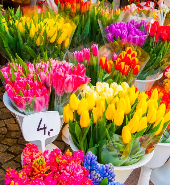 Τσαμπιά Από Τουλίπες Για Την Πώληση Στην Αγορά Λουλουδιών Της — Φωτογραφία Αρχείου