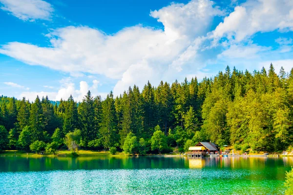 Vista Cabaña Lago Inferior Fusine Tarvisio Friuli Italia — Foto de Stock