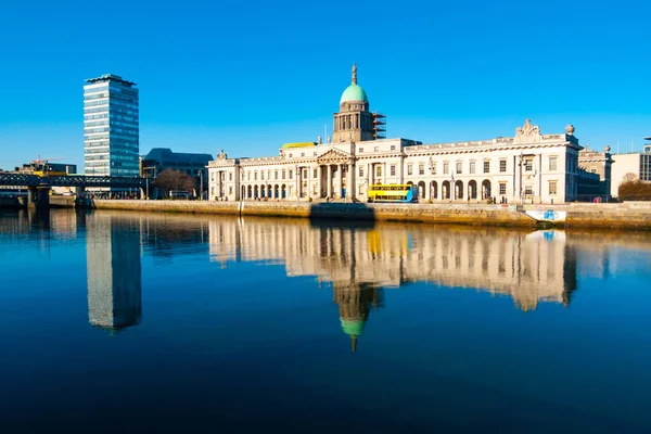 Custom House Liberty Hall Riflettono Sul Fiume Liffey Una Giornata — Foto Stock