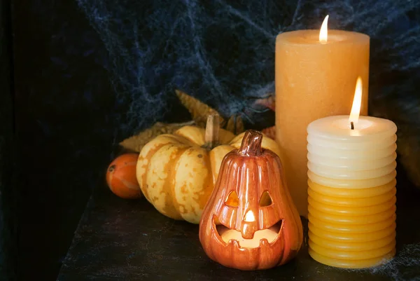 Halloween Kürbisdekor Mit Kerze Und Spinnen — Stockfoto