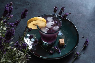 Limonlu lavanta içeceği