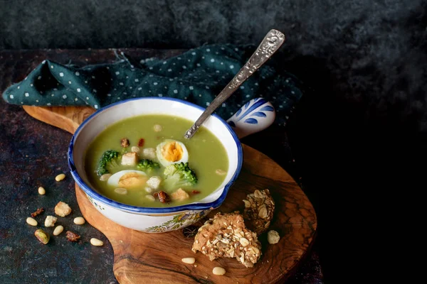 Soup with broccoli — Stock Photo, Image