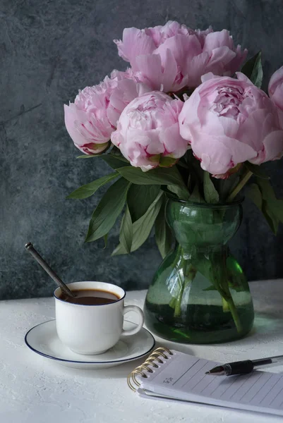 Tasse de café et de faire la liste — Photo