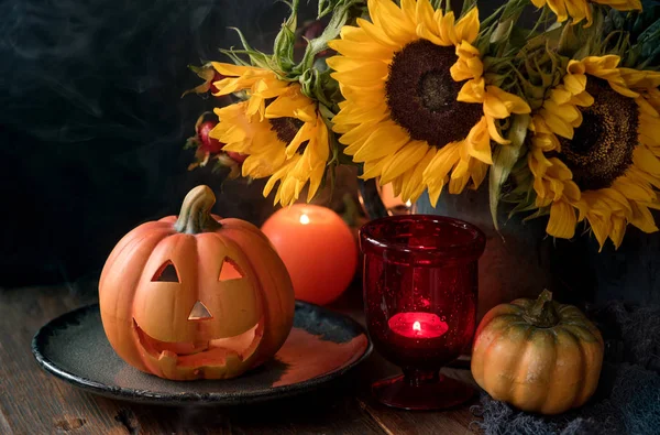 Decoração de mesa de Halloween com abóbora — Fotografia de Stock