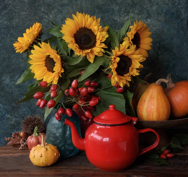Autumn flowers with tea pot — Stock Photo, Image