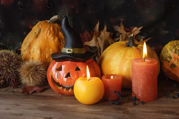 Halloween pompoen decor met kaarsen — Stockfoto