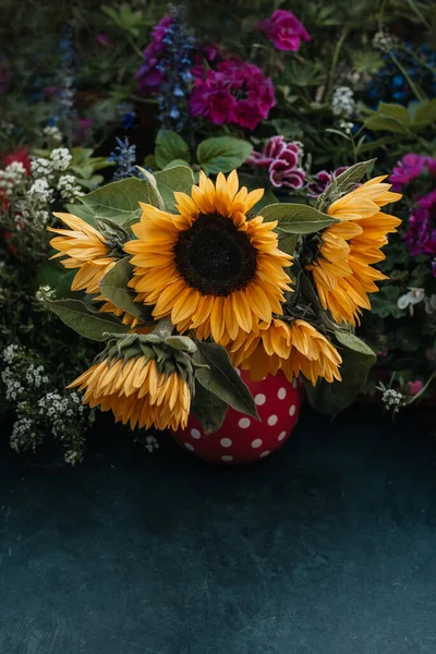 Beautiful Sunflowers Vase Table — Stock Photo, Image