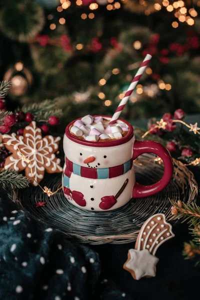 Secangkir Natal Minuman Panas Dengan Marshmallow Dan Kue — Stok Foto