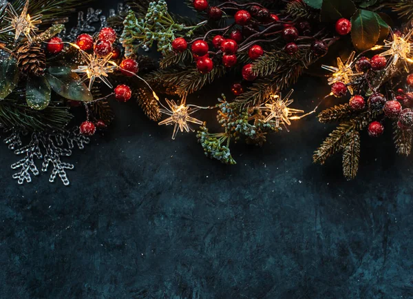 Weihnachtlicher Hintergrund Mit Festlichem Dekor Tanne Und Platz Für Text — Stockfoto