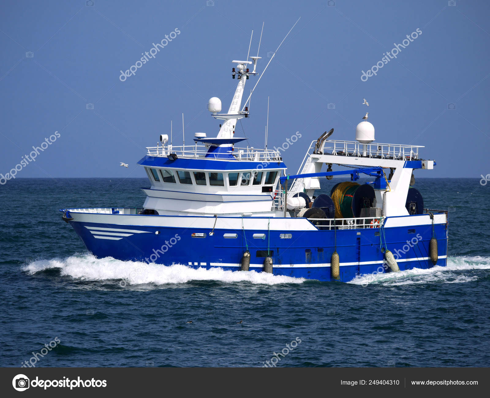 Modern Trawler Underway Sea Fishing Grounds — Stock Photo
