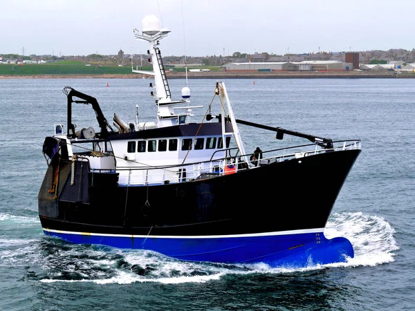 Nave Pesca Che Lascia Porto Dirigersi Verso Zone Pesca — Foto Stock