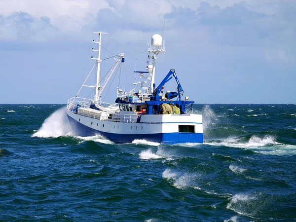 Barco Pesca Curso Mar Para Zonas Pesca — Fotografia de Stock