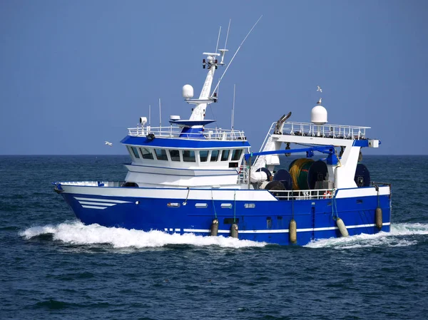 Moderne Trawler Aan Gang Zee Tot Visgronden — Stockfoto