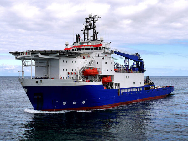 Offshore construction and diving support vessel underway at sea to offshore installation.