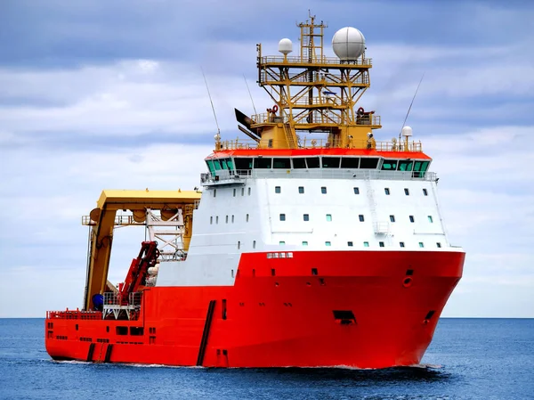 Többcélú Offshore Búvárkodás Támogató Hajó Folyamatban Van Tengeren Part Menti Jogdíjmentes Stock Képek